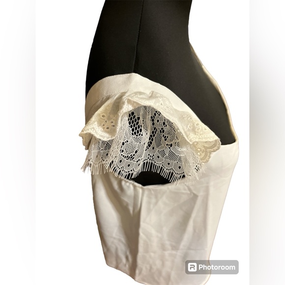 White Ruffle Sleeve Tank - Picture 3 of 4